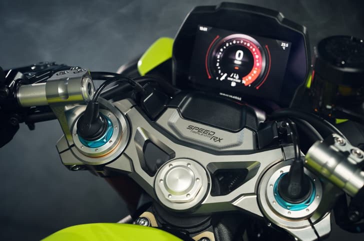 Independently adjustable Front Wheel Lift Control, Engine Braking Control and Brake Slide Control, as well as fully adjustable cruise control.